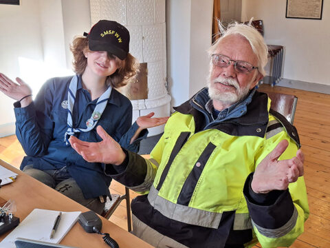 - Att köra radio är lätt, säger Leffe. - Gör bara som jag gör!